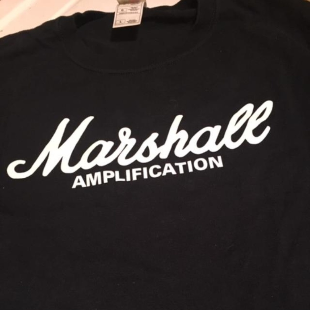 Marshall Amplification T shirt   size L